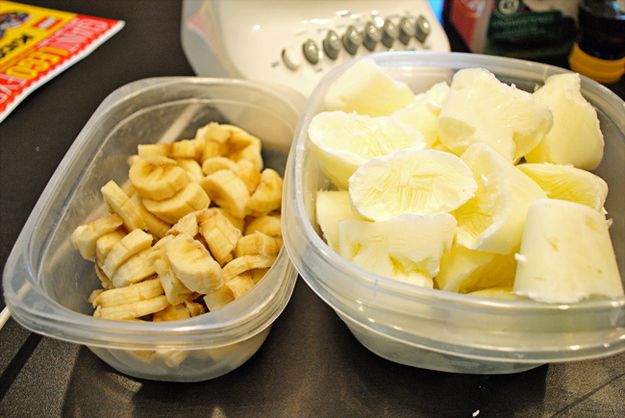 Ледяные кубики из бананов и йогурта