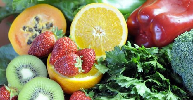 Обощи и фрукты, богатые витаминами