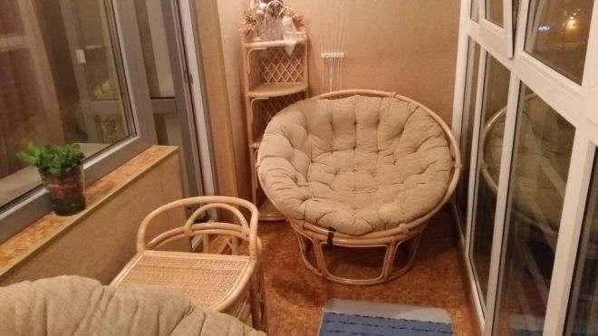 Дизайн лоджии с креслом кроватью