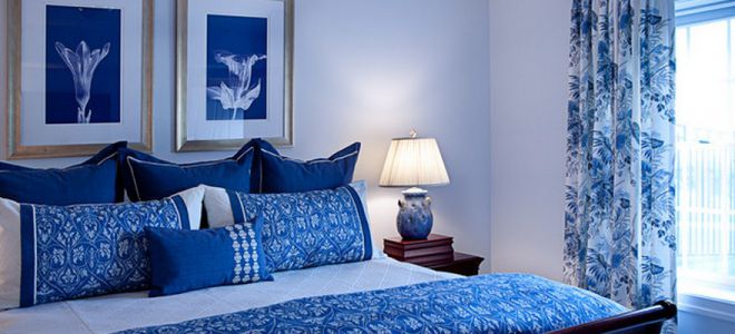 غرفة نوم بألوان زرقاء