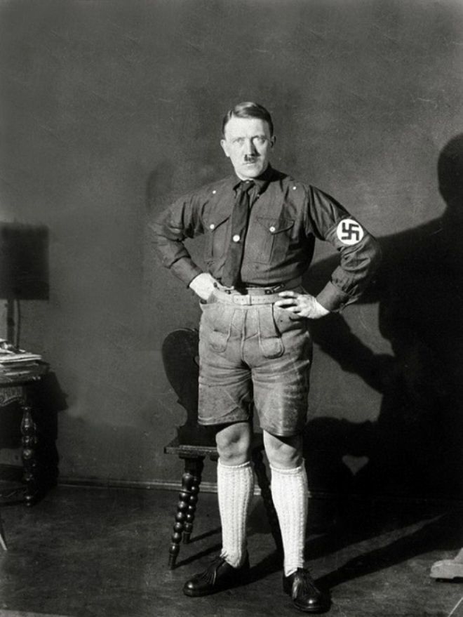 Гитлер в шортах