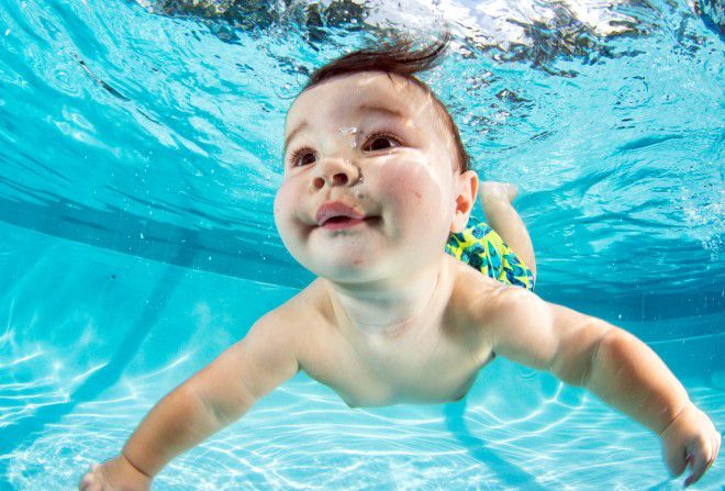 большинство младенцев имеют врожденную способность плавать и нырять