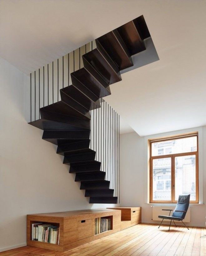 Навесная лестница для небольшого помещения
