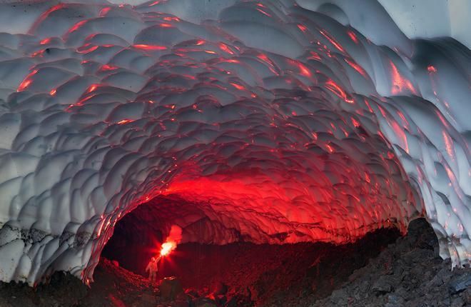 Ледяная пещера на Камчатке