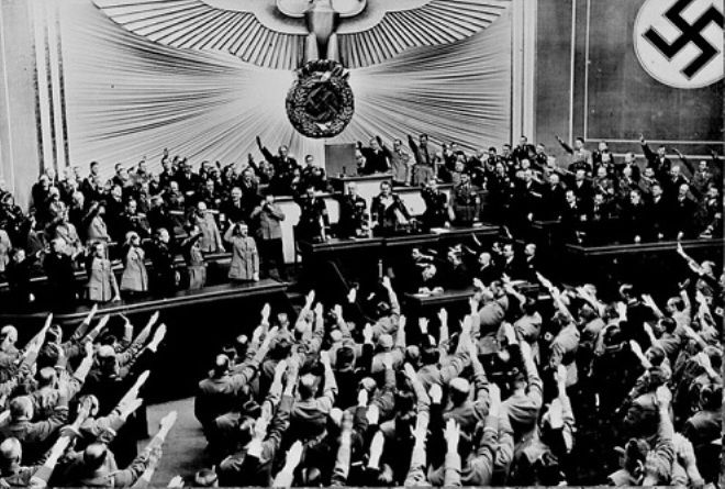 Рейхстаг, принято решение о мирном присоединении Австрии