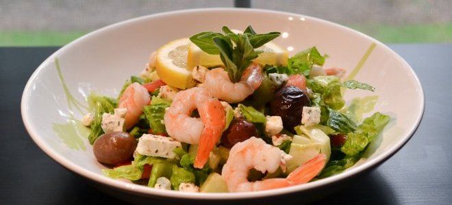 греческий салат с морепродуктами