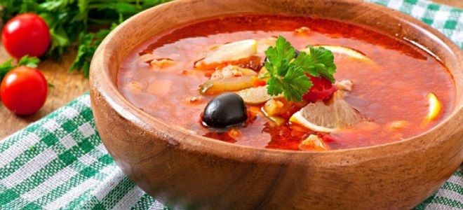 Рецепт сборной солянки с колбасой и оливками
