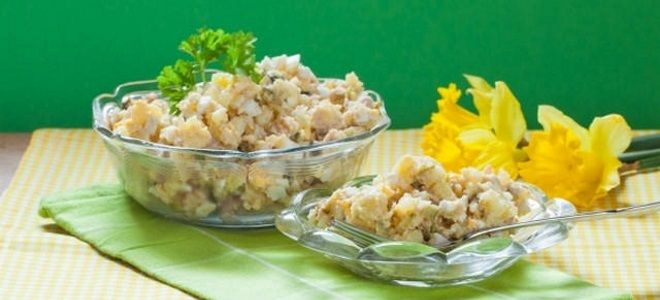 Салат из печени трески с кукурузой - рецепт