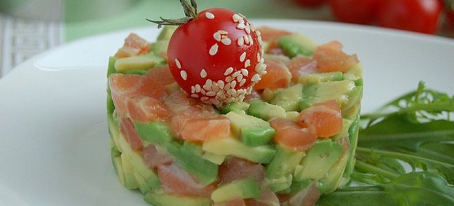 салат с авокадо семгой и помидорами черри