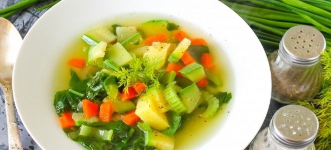 суп из сельдерея стеблевого и шпинатом