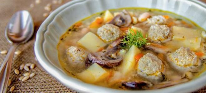 суп с куриными фрикадельками и грибами