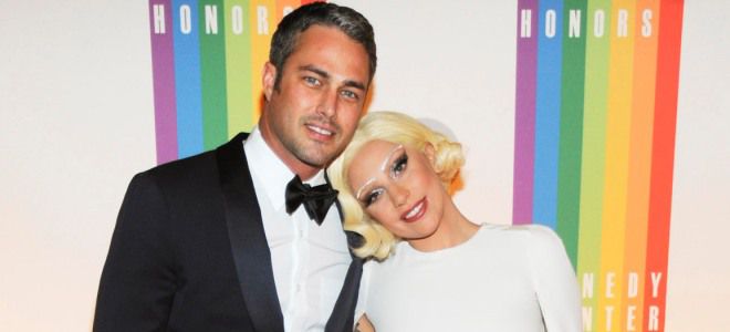 Леди Гага с женихом шокировали публику обнаженным селфи