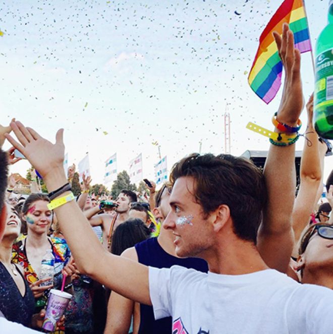 Кэмерон Робби поддерживает ЛГБТ сообщество