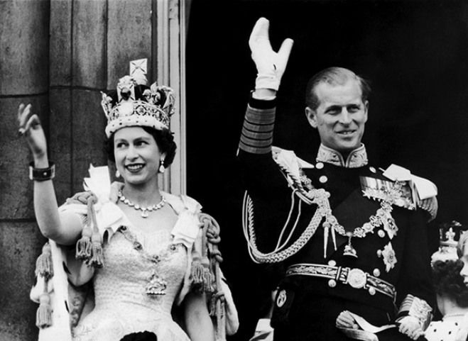 Королева Елизавета II с любимым мужем