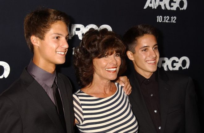 Эдриенн Барбо с сыновьями 