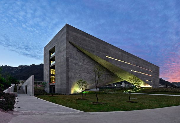 Университет University of Monterrey, Мехико