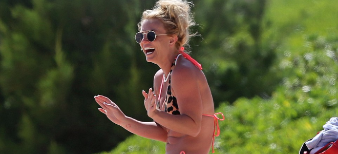 Бритни Спирс действительно похудела: пляжные снимки без грамма ретуши