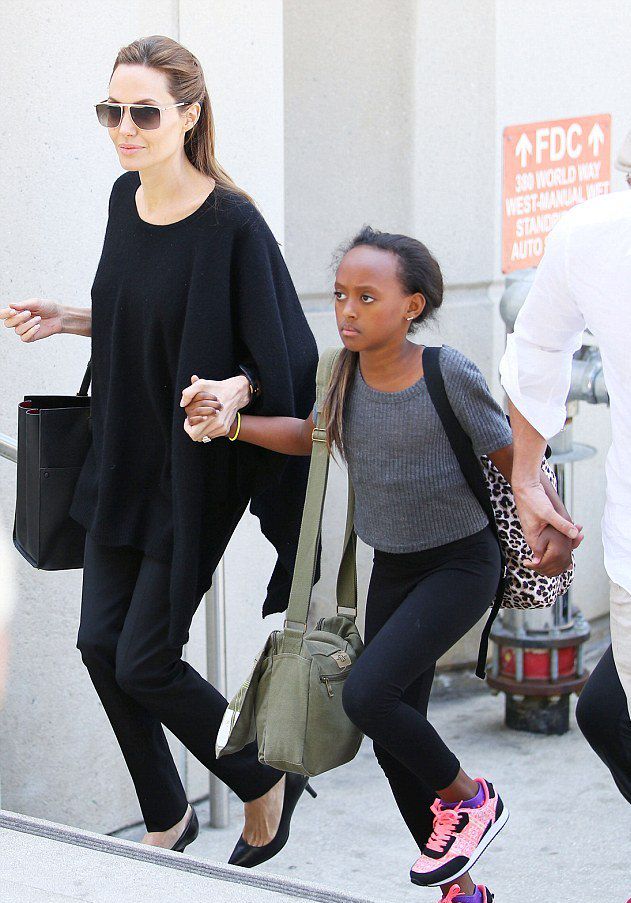 Анджелина Джоли с приемной дочерью Захарой