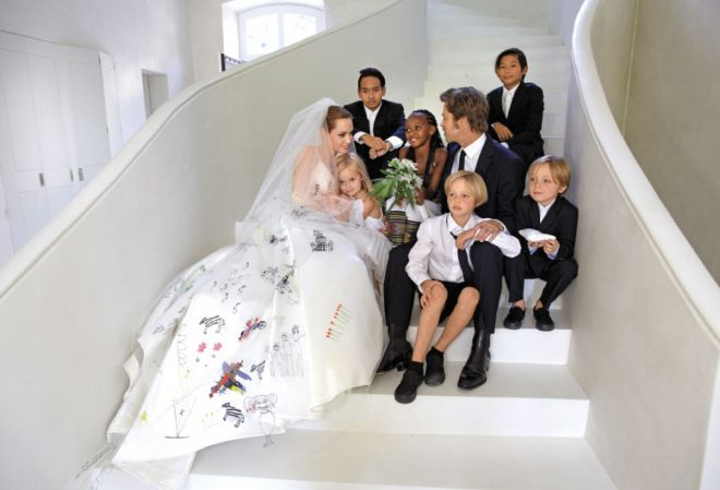 Анджелина Джоли с семьей в день свадьбы