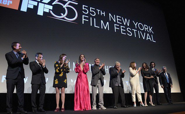 Бен Стиллер с коллегами по фильму на сцене Нью-Йоркского кинофестиваля