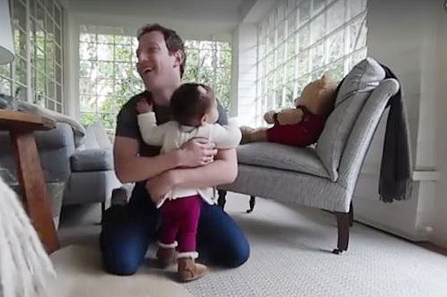 Цукерберг поделился видео с первыми шагами своей дочери