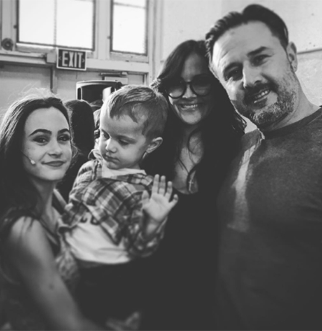 Дэвид Аркетт с Кристиной, дочерью Коко и сыном Чарли