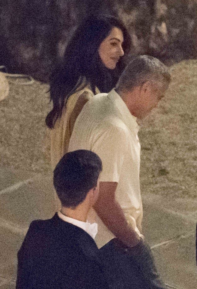 Джордж и Амаль Клуни провели романтический вечер