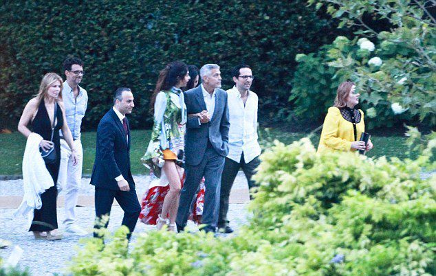 Джордж и Амаль Клуни с друзьями