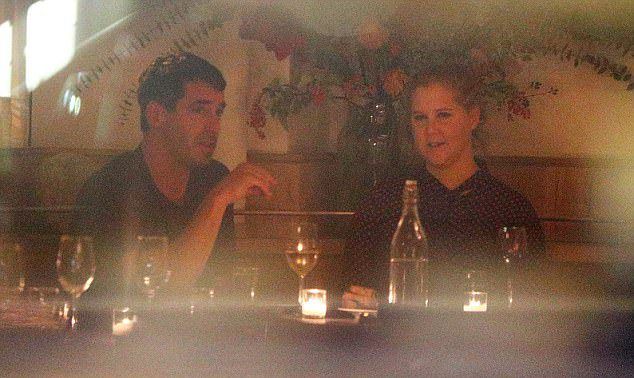 Голубки Шумер и Фишер за ужином в одном из ресторанов Нью-Йорка
