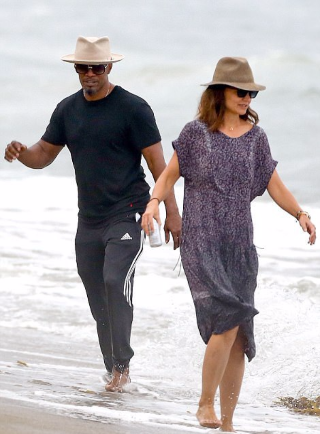 Кэти Холмс и Джейми Фокс во врем прогулки по одному из пляжей Малибу
