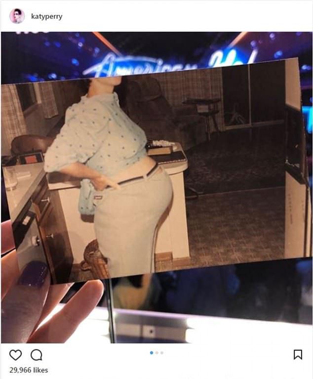 Кэти поделилась снимком беременной ею Мэри