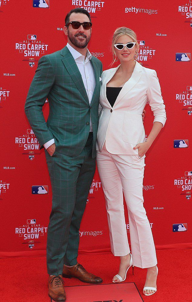 Кейт Аптон и Джастин Верландер на бейсбольном матче All-Star Game MLB