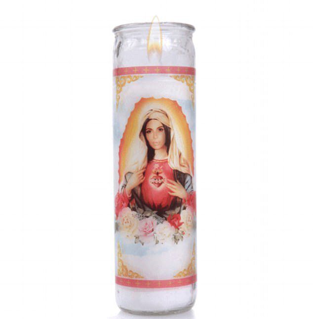 Ким Кардашьян в виде Девы Марии