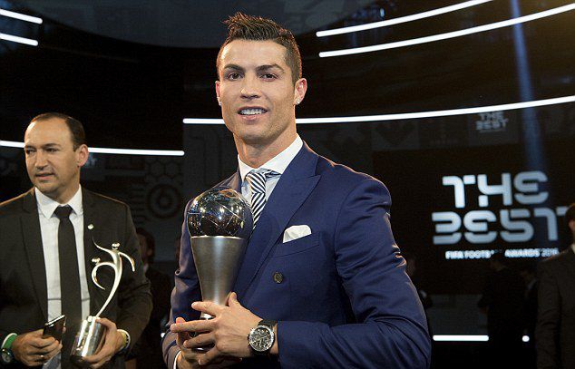 Криштиану Роналду получил приз «Игрок 2016 года» ФИФА