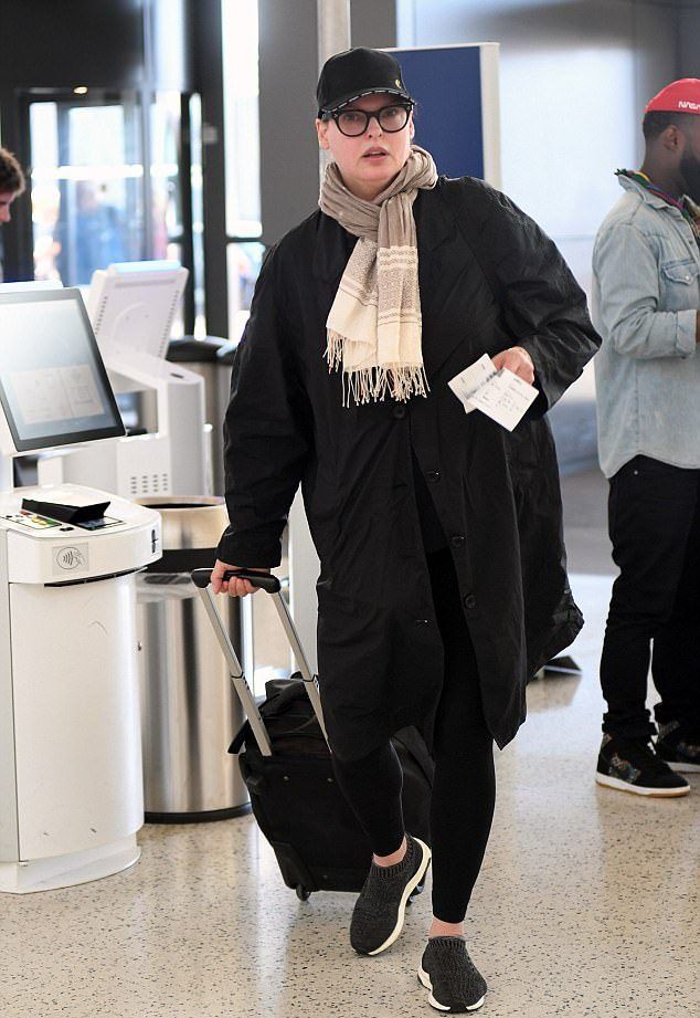 Линда Евангелиста в нью-йоркском аэропорту