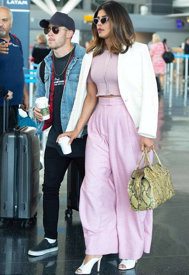 Ник и Приянка в аэропорту Нью-Йорка