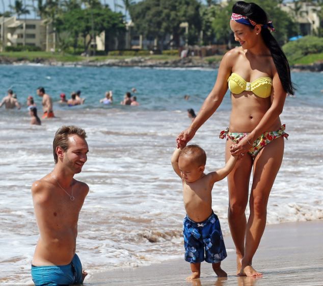 Ник Вуйчич с женой и старшим сыном отдыхают на Гавайях