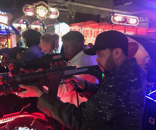 The Weeknd праздновал свое 27-летие в клубе Dave & Buster в Голливуде