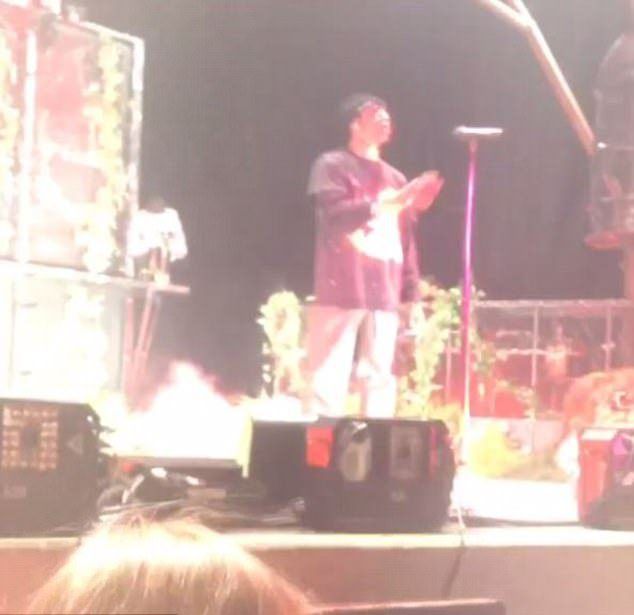 Трэвис Скотт во время своего концерта в Роджерсе, штат Арканзас