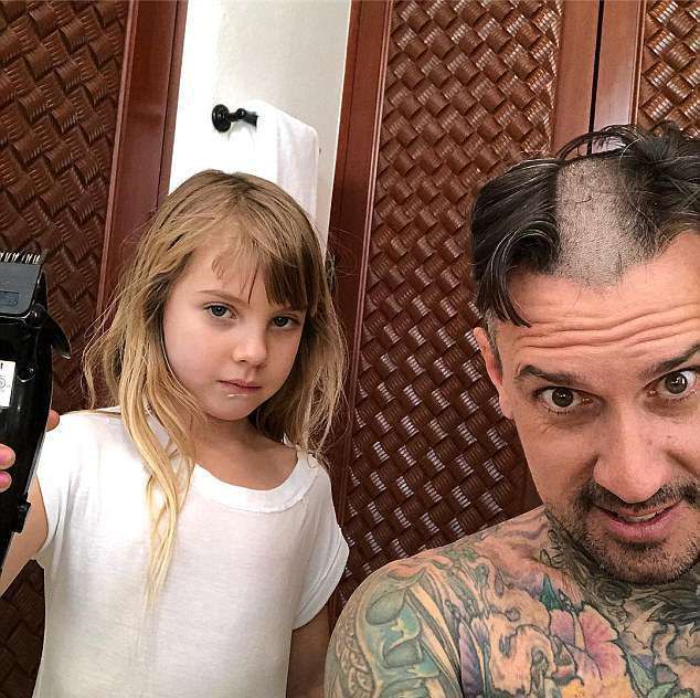 Подстригла свою дочку коротко
