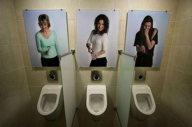 Девушки в туалете