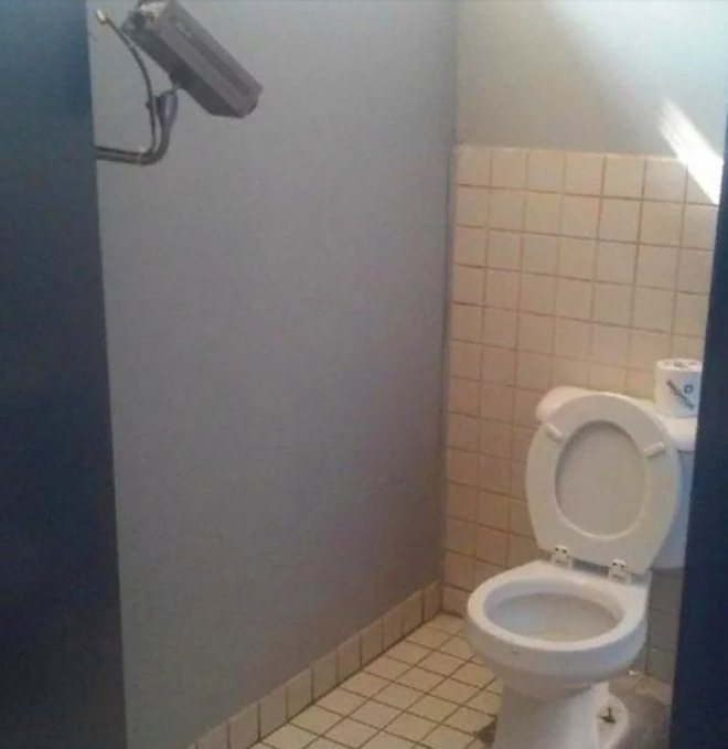 Камера в туалете