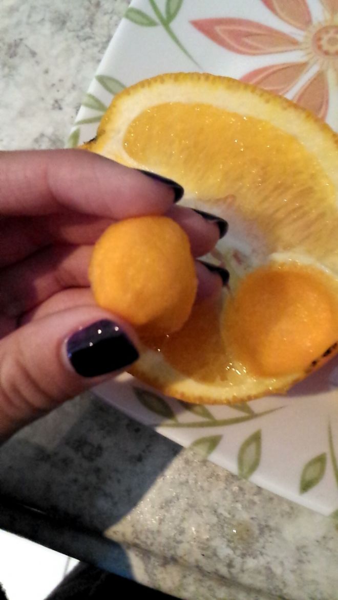 Мини-апельсин внутри апельсина
