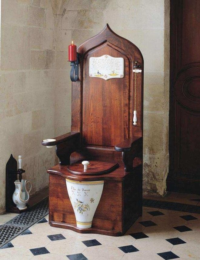 Старинный туалет