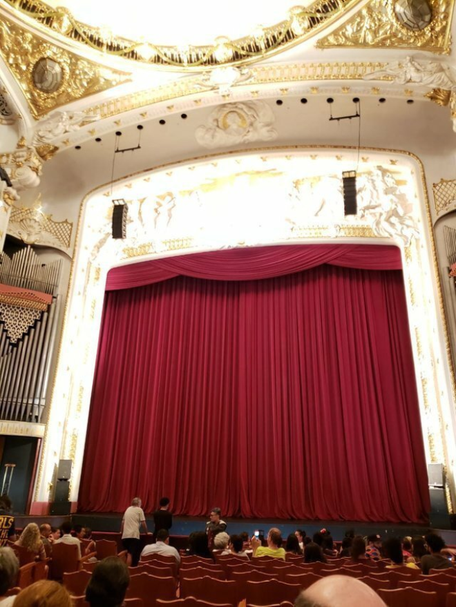 Театр