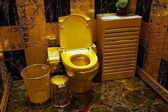 Туалет золотой