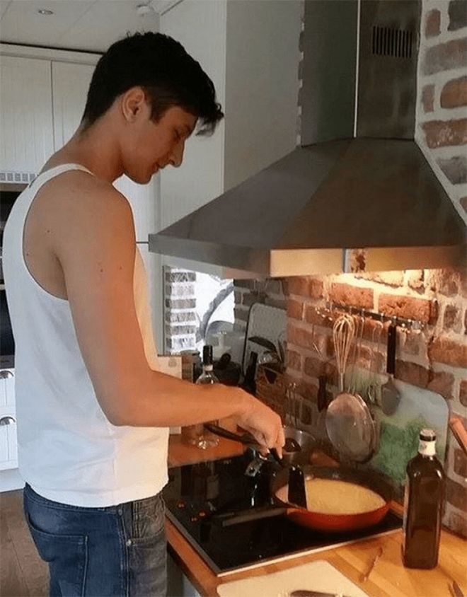 Завтрак готовит