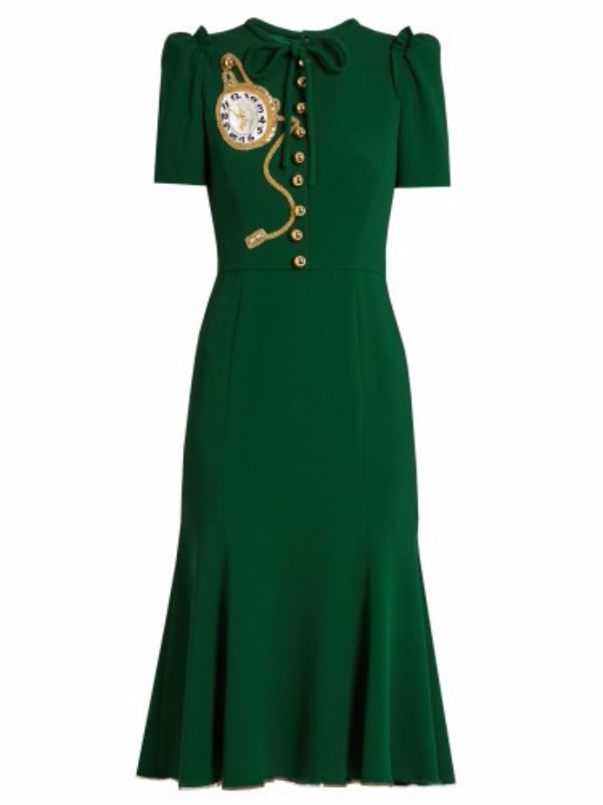 Зеленый миди-платье с оборками на рукавах и золотыми пуговицами