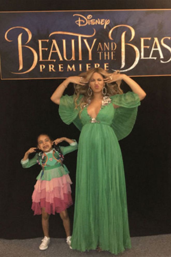 Бейонсе с дочкой на премьере «Красавица и чудовище»