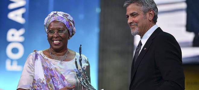 Джордж Клуни вручил победителю премию Aurora Prize